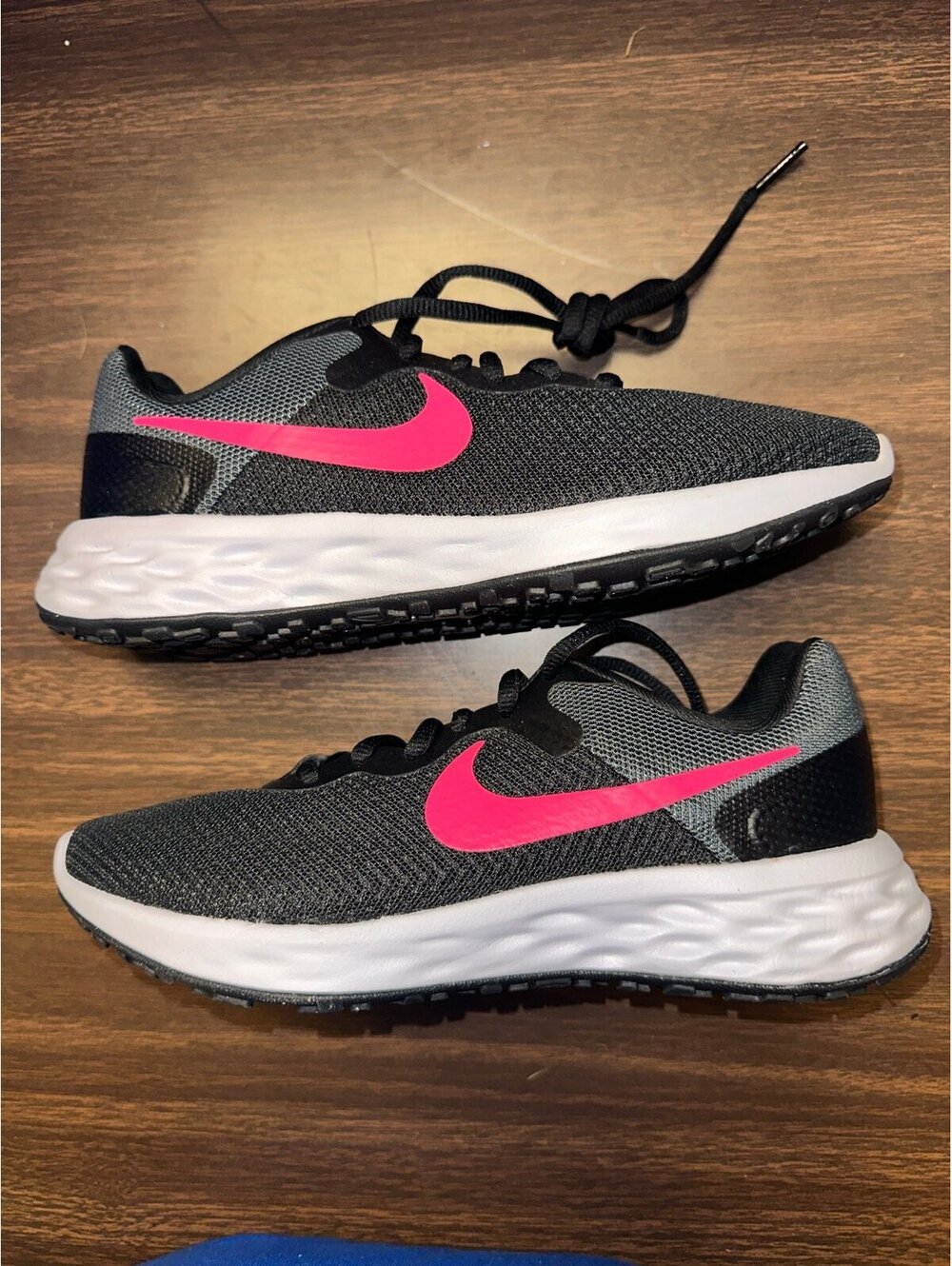 Like New Nike running shoes size 6